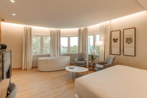 Suite Suite Tibidabo 32 with Hammam, Hydromassage Bathtub and Sauna