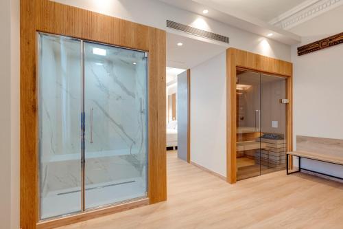 Suite Mirlo with Hammam, Hydromassage Bathtub and Sauna