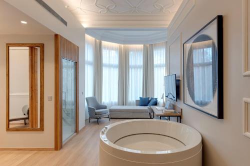 Suite Mirlo with Hammam, Hydromassage Bathtub and Sauna