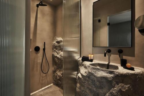 Delos Sea View Suite with Hot Tub
