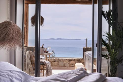 Delos Sea View Suite with Hot Tub