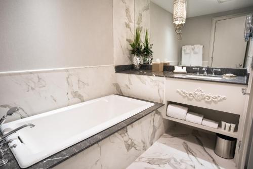 Executive Queen Suite 
