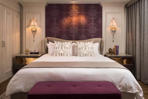 Superior King Room, City view