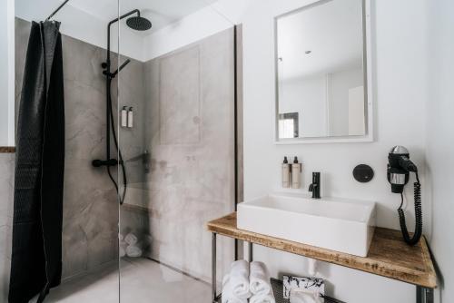 Quadruple Room with Private Bathroom