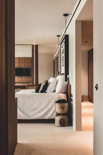 Signature Suite
