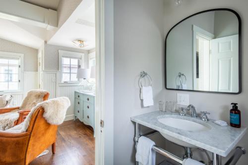 Junior Suite with Canal View