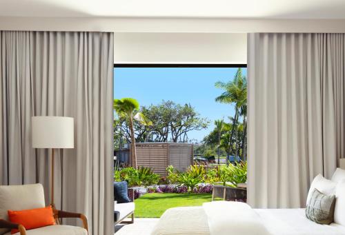 Garden View King with Sofa Bed