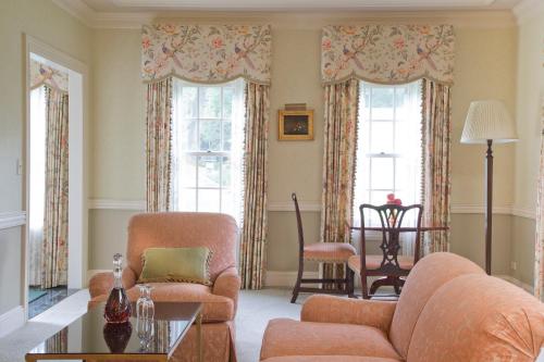 Deluxe King Suite