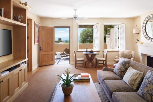 Classic Hillside View King Suite