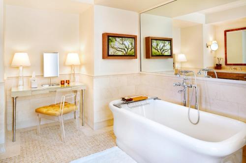 Classic Valley View King Suite