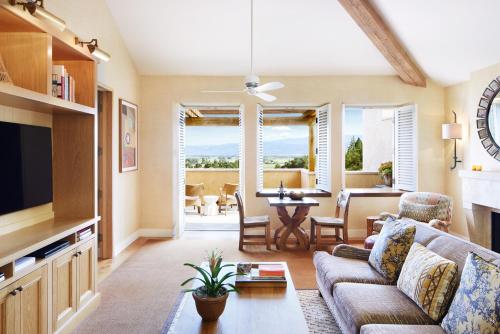 Classic Valley View King Suite