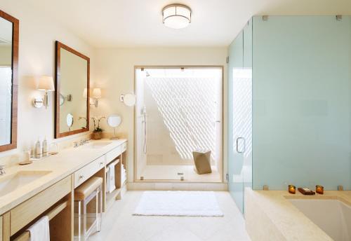 Deluxe Valley View King Room