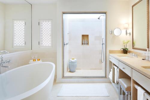 Deluxe Private Garden King Room