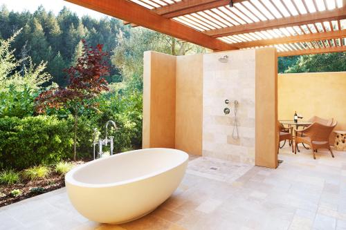 Deluxe Private Garden King Room