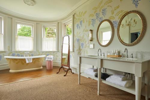 Bushby Bacon Suite
