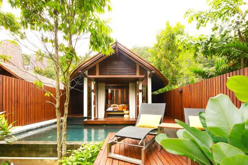 Partial Ocean View Pool Villa