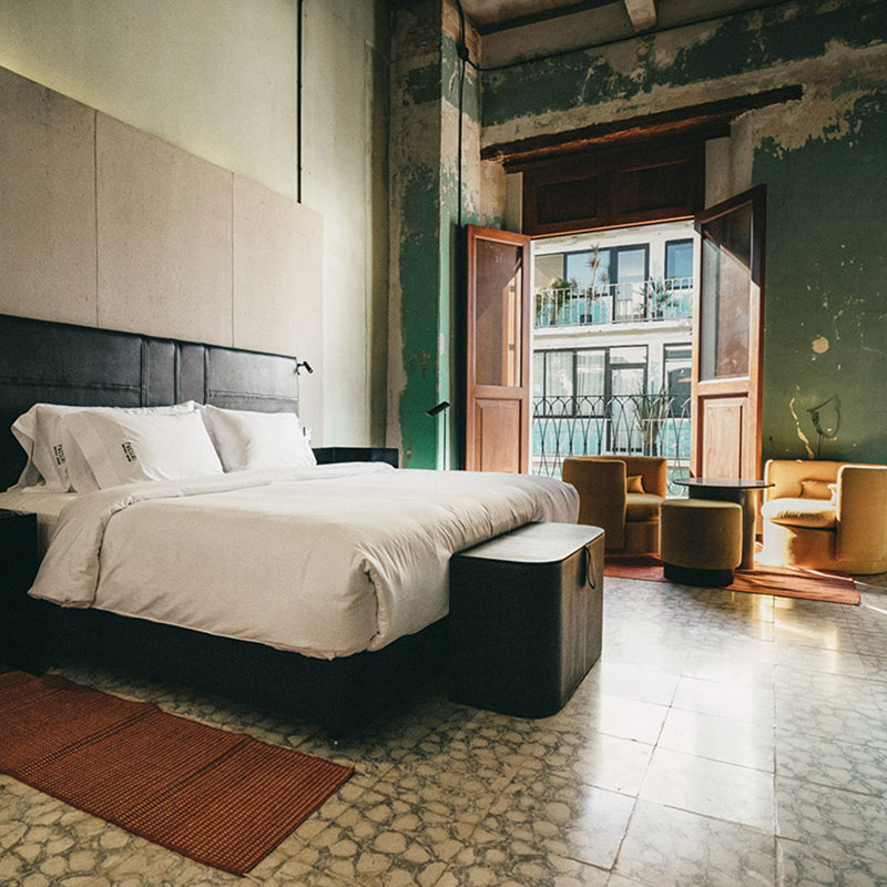 Master Suite / Bathtub