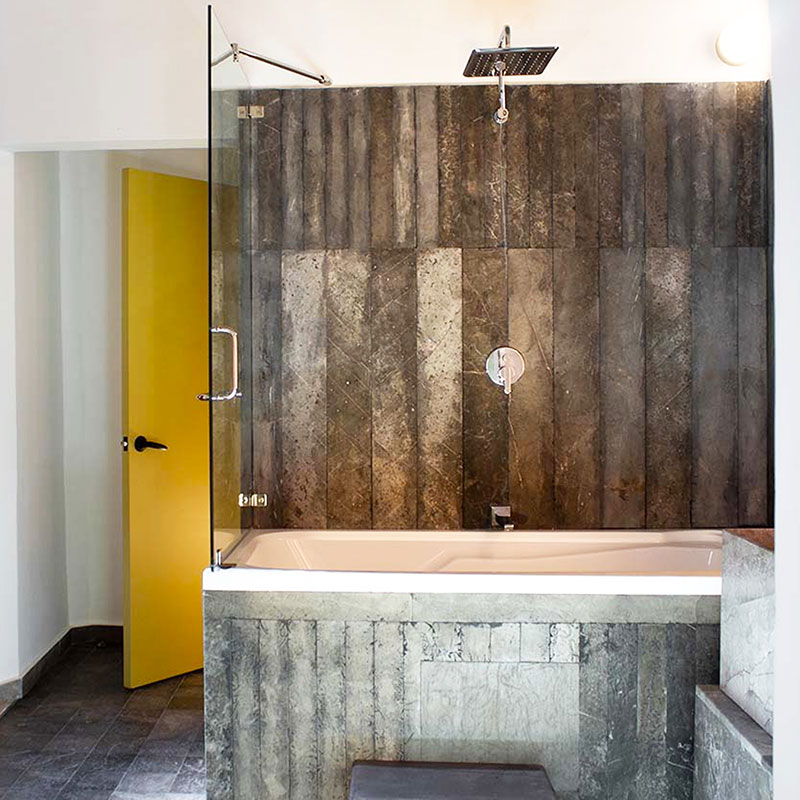 Master Suite / Bathtub