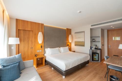 King Room with Spa Bath