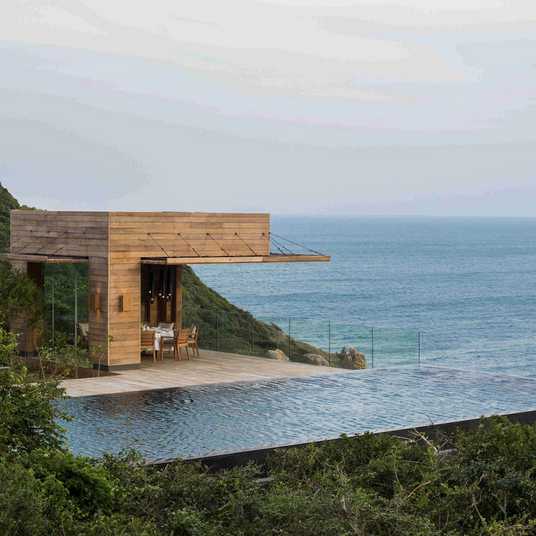 Four-Bedroom Ocean Pool Family Residence