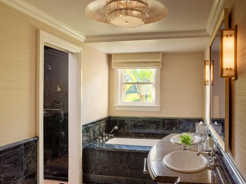 Bungalow King Room