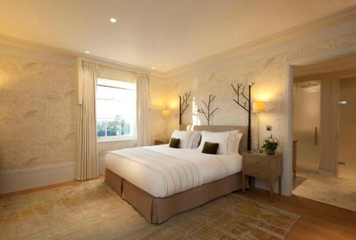 Superior King Room - Main Building
