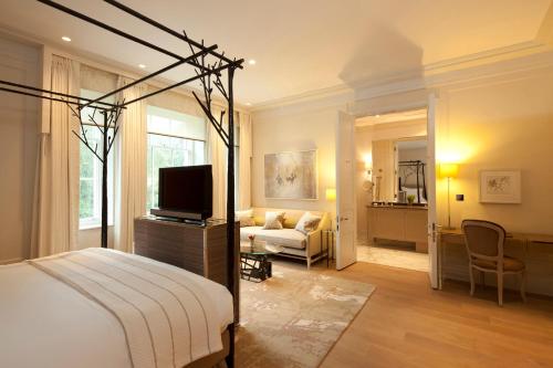 Deluxe King Room - Main Building