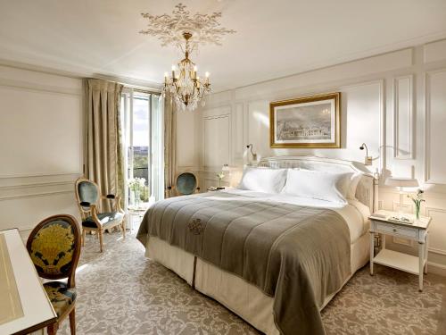 Executive Room, Eiffel view