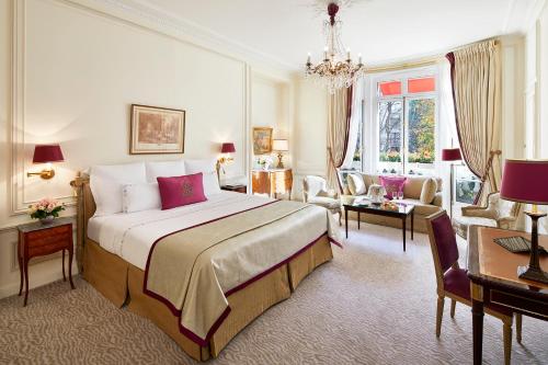 Junior Suite, avenue Montaigne view