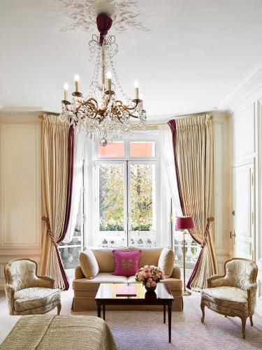 Junior Suite, avenue Montaigne view