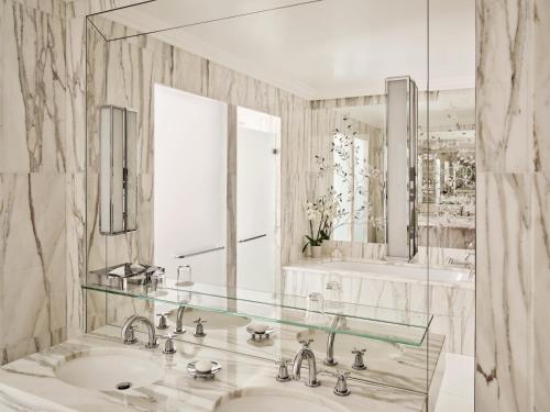 Deluxe Suite, avenue Montaigne view