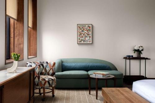 Corner King Room