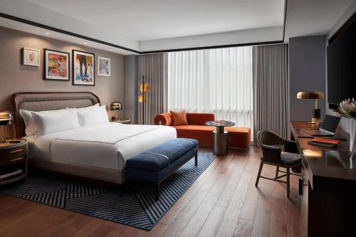 Large Guest room with King Bed