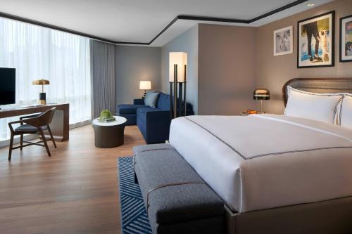Large Guest room with King Bed