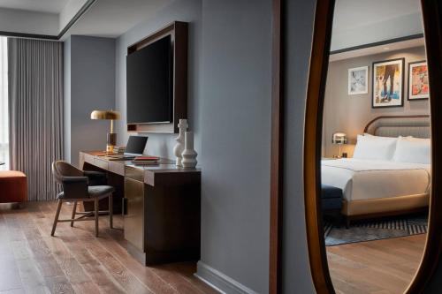 Large Guest room with King Bed