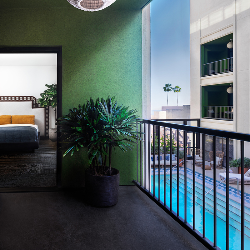 Pool Club Suite
