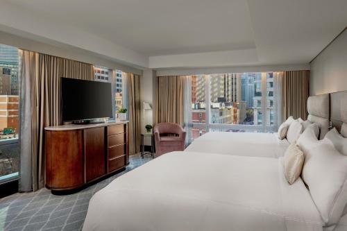 Classic Queen Room with Two Queen Beds and Accessible Tub - Mobility Access