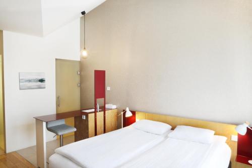 Standard Double or Twin Room with Mountain View