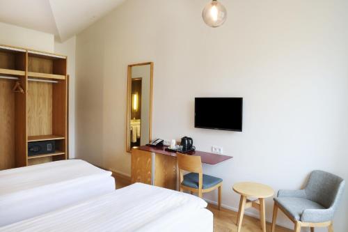 Standard Double or Twin Room with Mountain View