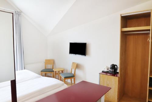Standard Double or Twin Room with Mountain View
