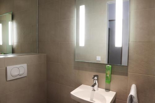 Standard Double or Twin Room with Mountain View