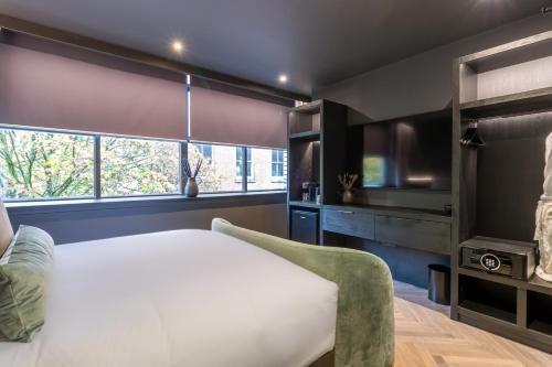 Premium King Room