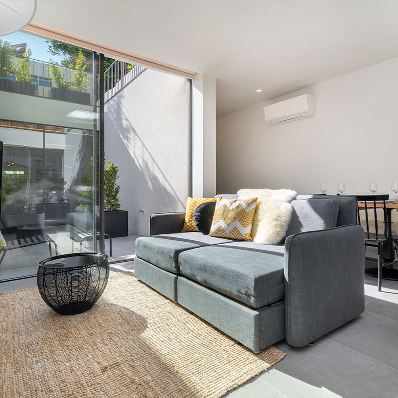 Urban Retreat 2 bedroom Apartment +Patio