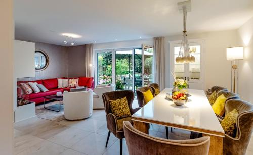 Holiday Home "Haus Hof Galerie"