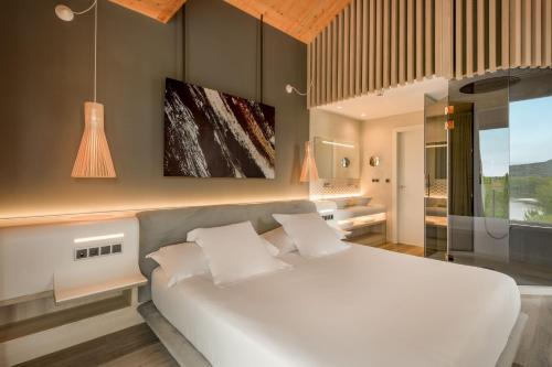 Junior King Suite with River View