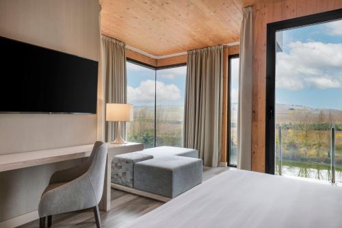Junior King Suite with River View