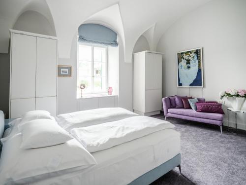 Charly Walker Suite with Lake View