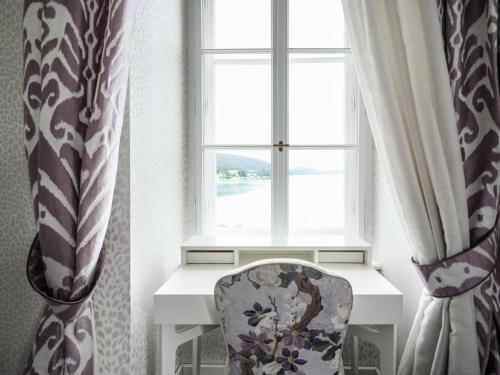 Charly Walker Suite with Lake View