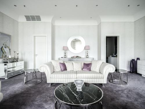 Charly Walker Suite with Lake View