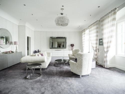 Charly Walker Suite with Lake View